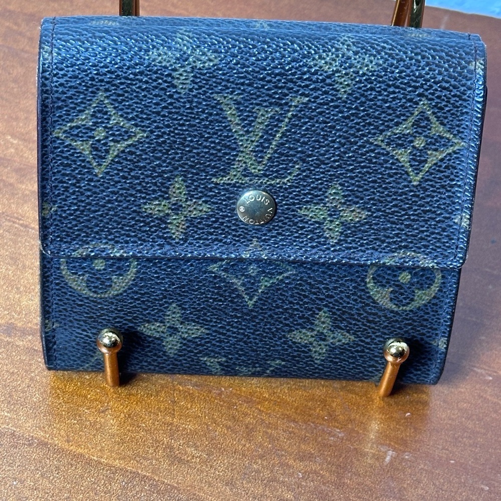 LOUIS VUITTON BROWN
PORTEFEUILLE ELISE TRIFOLD